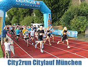 -19.30 Uhr Am Donnerstag, den 25 Juli steigt der "City-Sommernachtslauf" (www.city2run.de) im Olympiapark, bei dem 5 oder 10 km absolviert werden können. Eine ideale Möglichkeit, seine Fitness im Team in wunderbarer Umgebung zu testen. Gelaufen wurde auf einer attraktiven Runde - auch zum Zuschauen, Anfeuern und Mitfiebern (Foto: Martin Schmitz)